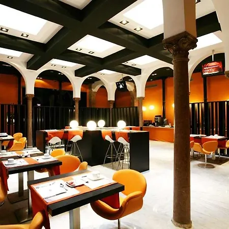 Petit Palace Plaza מלון