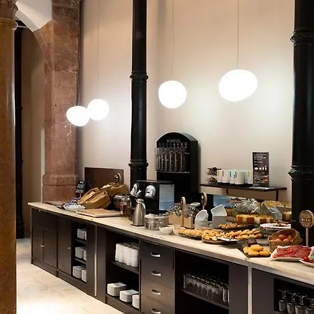 מלון Petit Palace Plaza מאלגה