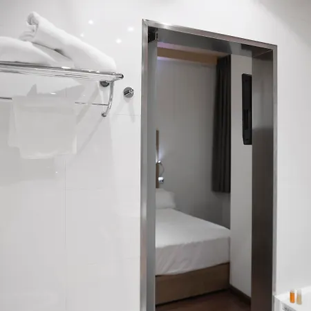 מלון Petit Palace Plaza 4*