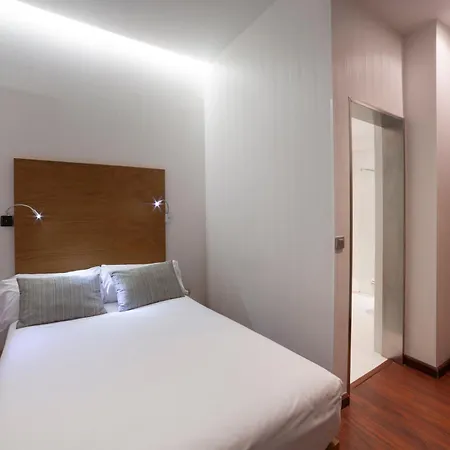מלון Petit Palace Plaza 4*