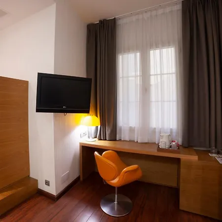 Hotel Petit Palace 4*
